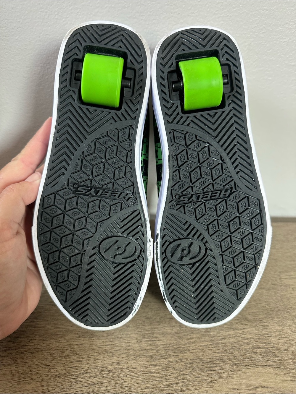 Heelys Kids MineCraft Low-Top Skate Shoes Size 4 - Picture 6 of 10